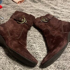 Chic Brown Suede Ankle Boots with Buckle (like new)